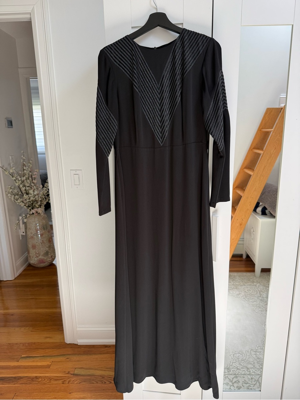 Elegant Long Black V-Neck Maxi Dress